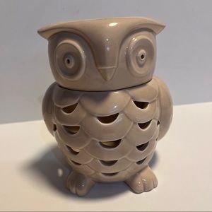 Bath And Body Works Medium  Owl candle holder. Maybe from 2011 Gently used.